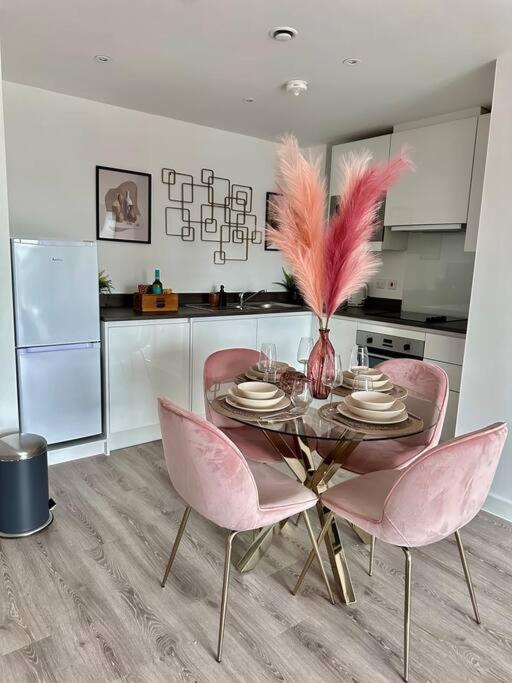 Central Derby Urban 2 Bedroom Flat - An Oasis Of Elegance! Free Parking And Wifi Suitable For Families And Professionals Ngoại thất bức ảnh