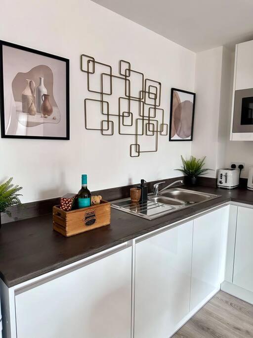 Central Derby Urban 2 Bedroom Flat - An Oasis Of Elegance! Free Parking And Wifi Suitable For Families And Professionals Ngoại thất bức ảnh